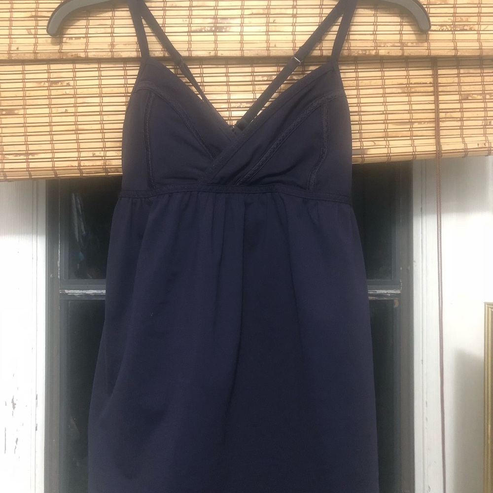 Lululemon workout top size 4